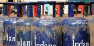 Commercial LPG Price Hike: त्योहारी सीजन से पहले महंगाई का बड़ा झटका, कमर्शियल सिलेंडर हुआ 220 रुपये महंगा, जानिए पटना में क्या हैं नए दाम