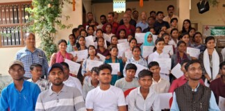 Darbhanga News: दरभंगा के पंचोभ में 55 मैट्रिक और इंटरमीडिएट टॉपर्स का सम्मान, लेकिन शिक्षा व्यवस्था पर उठे गंभीर सवाल!