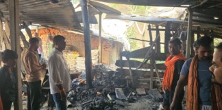 Darbhanga News: बेनीपुर Furniture Shop Fire, आशापुर में फर्नीचर दुकान जलकर राख, लाखों का नुकसान
