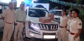 Darbhanga News: बेनीपुर में Liquor Smuggling, बलहा रेलवे स्टेशन के पास कार से 924 बोतल विदेशी शराब जब्त