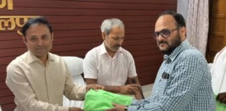 भागलपुर में हज यात्रियों के लिए विशेष आयोजन: DM ने दी शुभकामनाएं, बांटे किट Bihar News Deshaj Times