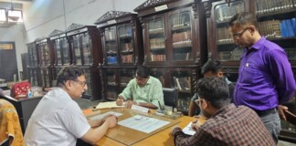 Darbhanga News: दरभंगा में पाण्डुलिपि संरक्षण की बड़ी पहल, धरोहर बचाने में जुटा प्रशासन, जानिए किन संस्थाओं की ज्ञान भारतम् मोबाइल ऐप पर अपलोड होंगी जानकारी