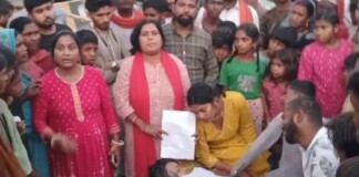 Bhagalpur Road Accident: दो छात्रों की मौत पर भड़का गुस्सा, परिजनों ने किया सड़क जाम Bihar News Deshaj Times