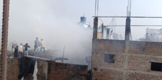 Darbhanga News: कुशेश्वरस्थान में आग, छत पर रखे प्लास्टिक के कैरेट धू-धू कर जले, लोगों की सूझबूझ से टला बड़ा हादसा