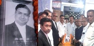 Darbhanga News: जिला बार एसोसिएशन के आजीवन महासचिव रहे बच्चा बाबू को वकीलों ने किया नमन, याद किए उनके अविस्मरणीय योगदान