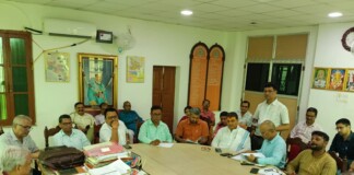 Darbhanga News: संस्कृत विश्वविद्यालय की सीनेट बैठक से पहले VC लक्ष्मीनिवास पांडेय ने लिया तैयारियों का जायजा, कर्मियों का बढ़ाया हौसला, खुद हो गए भावुक!