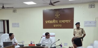 दरभंगा जन सुनवाई: आयुक्त ने दिए त्वरित समाधान के निर्देश, जानिए क्या रहा खास? Bihar News Deshaj Times