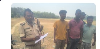 Darbhanga News: बाइक पर बोरे Liquor Smuggling ‘शराब तस्करी’ का भंडाफोड़, पुलिस ने पकड़ी 478 बोतल विदेशी, तीन कारोबारी दबोचे