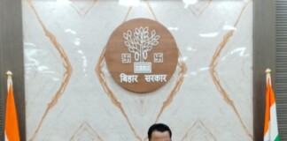 Madhubani News: मधुबनी सड़क निर्माण में बिजली के खंभे और पेड़ अब नहीं बनेंगे बाधा, तुरंत हटाओ… पढ़िए DM Anand Sharma का तेज फरमान