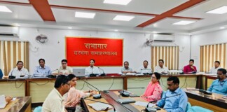 Darbhanga News: दरभंगा के अधिकारियों को लगीं फटकार, जनता के काम में देरी नहीं होगी बर्दाश्त