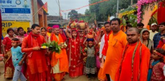 Darbhanga News: हनुमान प्रतिमा प्राण प्रतिष्ठा, चकभवानी में निकली भव्य कलश यात्रा, 451 कन्याओं ने उठाया कलश