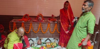 Darbhanga News: बुढ़िया मैया मंदिर जोगियारा में वैदिक मंत्रोच्चार के साथ हुई पिंडी स्थापना, जुटे हजारों श्रद्धालु