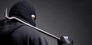 Darbhanga के नर्सिंग होम में चोरी… पाइप चुराते चोर को पकड़ा, पीटा और फिर अस्पताल में किया कैंची से हमला? जानिए बड़ी ख़बर