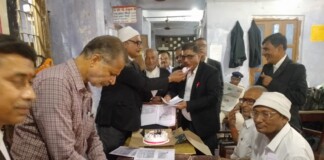 Bihar Foundation Day: दरभंगा में 115 साल पुरानी यादों का जश्न, वकीलों ने केक काटा और नक्शा दिखाकर कहा- यह हमारे गौरव का प्रतीक Bihar News Deshaj Times