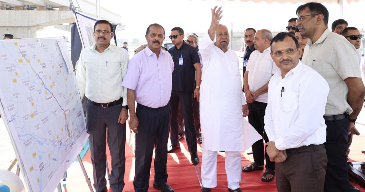 Bihar Politics: इस्तीफे से पहले अचानक बिना किसी की बताए आवास से निकल गए CM Nitish, जानिए कहां पहुंचे क्या किया?