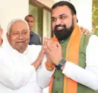 Bihar Politics: Delhi से आए CM सम्राट और सीधे नीतीश से मुलाकात, बढ़ाई सियासी हलचल, जानें Inside Story
