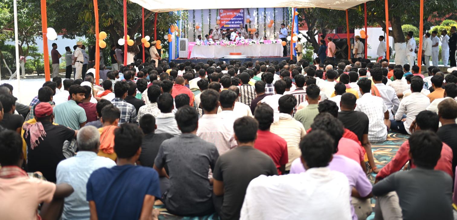 Madhubani News: मधुबनी में जेल नहीं अब 'सुधार गृह' की नई पहल, पढ़िए...महिला कैदी बना रहीं सेनेटरी पैड, पुरुष मशरूम उत्पादन में मशगूल