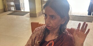 Daebhanga News: दरभंगा में ‘फर्जी पुलिस फ्रॉड’, मॉर्निंग वॉक पर निकली बुजुर्ग महिला से लाखों के जेवर ठगे, लहठी थमाकर हुए फरार