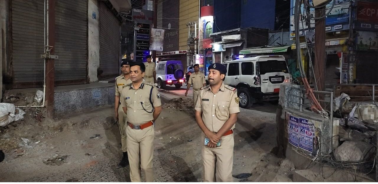 Darbhanga Police: सुनसान रात, हाथों में हथियार, प्रशिक्षु सिपाही और 21 KM का पैदल मार्च... पढ़िए आप चैन की नींद सोते हैं क्योंकि Darbhanga Police जागती है