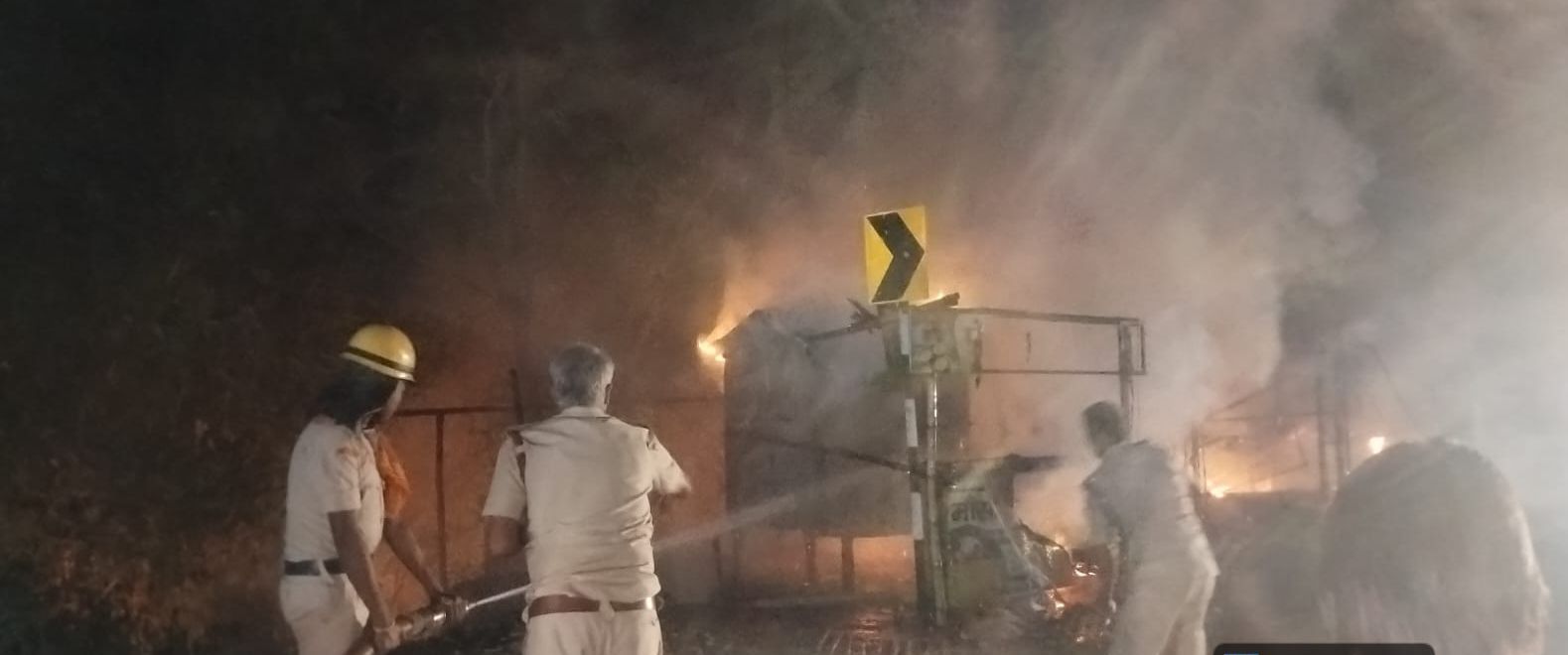 Darbhanga News: बलहा चौक पर Benipur Shop Fire भीषण आग, गैस सिलेंडर फटा, लाखों का नुकसान