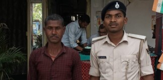 Darbhanga Crime News: केवटी में देशी शराब के साथ तस्कर गिरफ्तार, पुलिस ने 20 लीटर चुलाई शराब पकड़ी