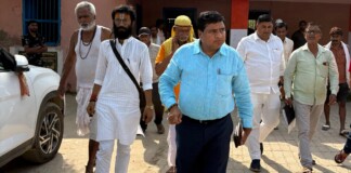 Darbhanga News: स्कूल निरीक्षण, बेनीपुर के स्कूलों में डीईओ ने पकड़ी अनियमितताएं, प्रधानाध्यापकों से मांगा जवाब