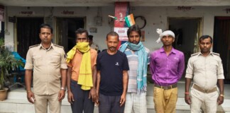 Darbhanga News: केवटी चौक पर नशे में धुत 4 युवक गिरफ्तार, नशे में धुत युवक अब कोर्ट के सामने!