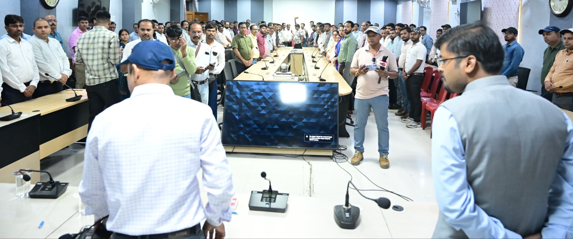 Bhagalpur News:सुल्तानगंज के शहीद अफसर कृष्ण भूषण को भागलपुर प्रशासन ने दी श्रद्धांजलि, Sultanganj EO Bravery को सलाम, अदम्य साहस को किया नमन