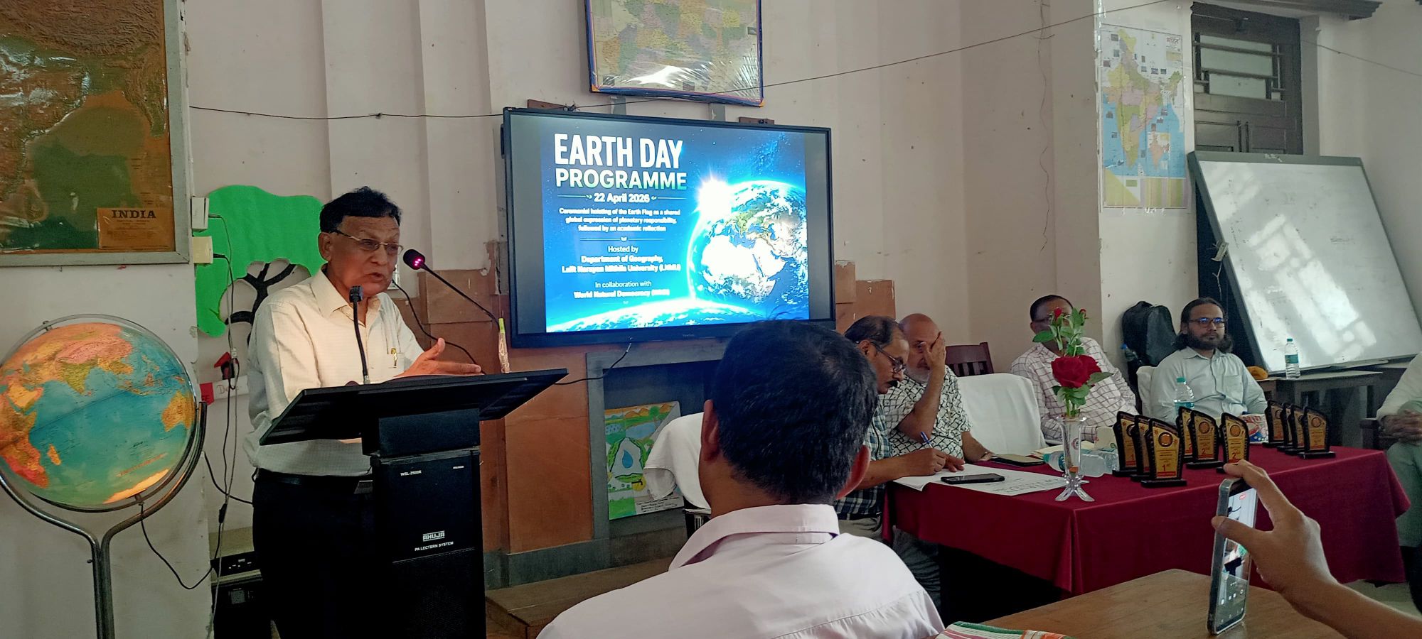 Darbhanga News: LNMU से आईं आवाज...पर्यावरण बचाने के लिए दरभंगा गंभीर, किया मंथन, 'नेचुरल डेमोक्रेसी' को बताया भविष्य का विकल्प