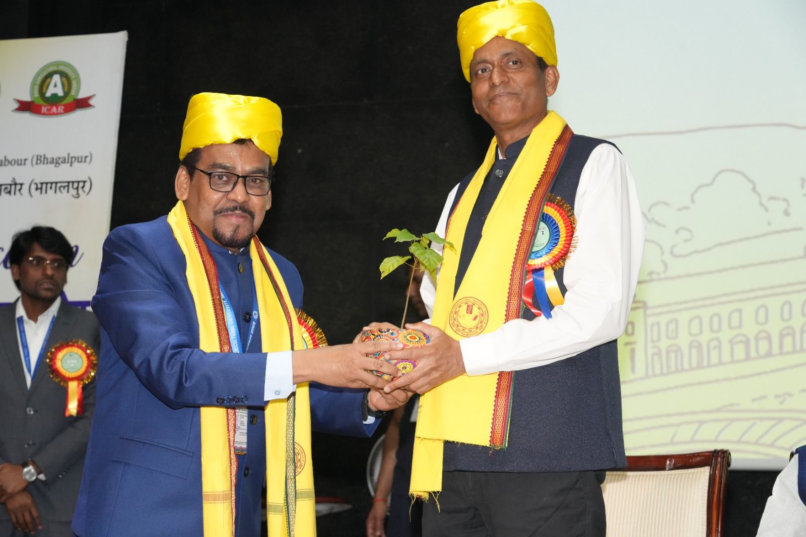 Bhagalpur News: बिहार कृषि विश्वविद्यालय में Convocation Ceremony राज्यपाल ने बांटे मेडल और डिग्रियां, 443 छात्र हुए पास