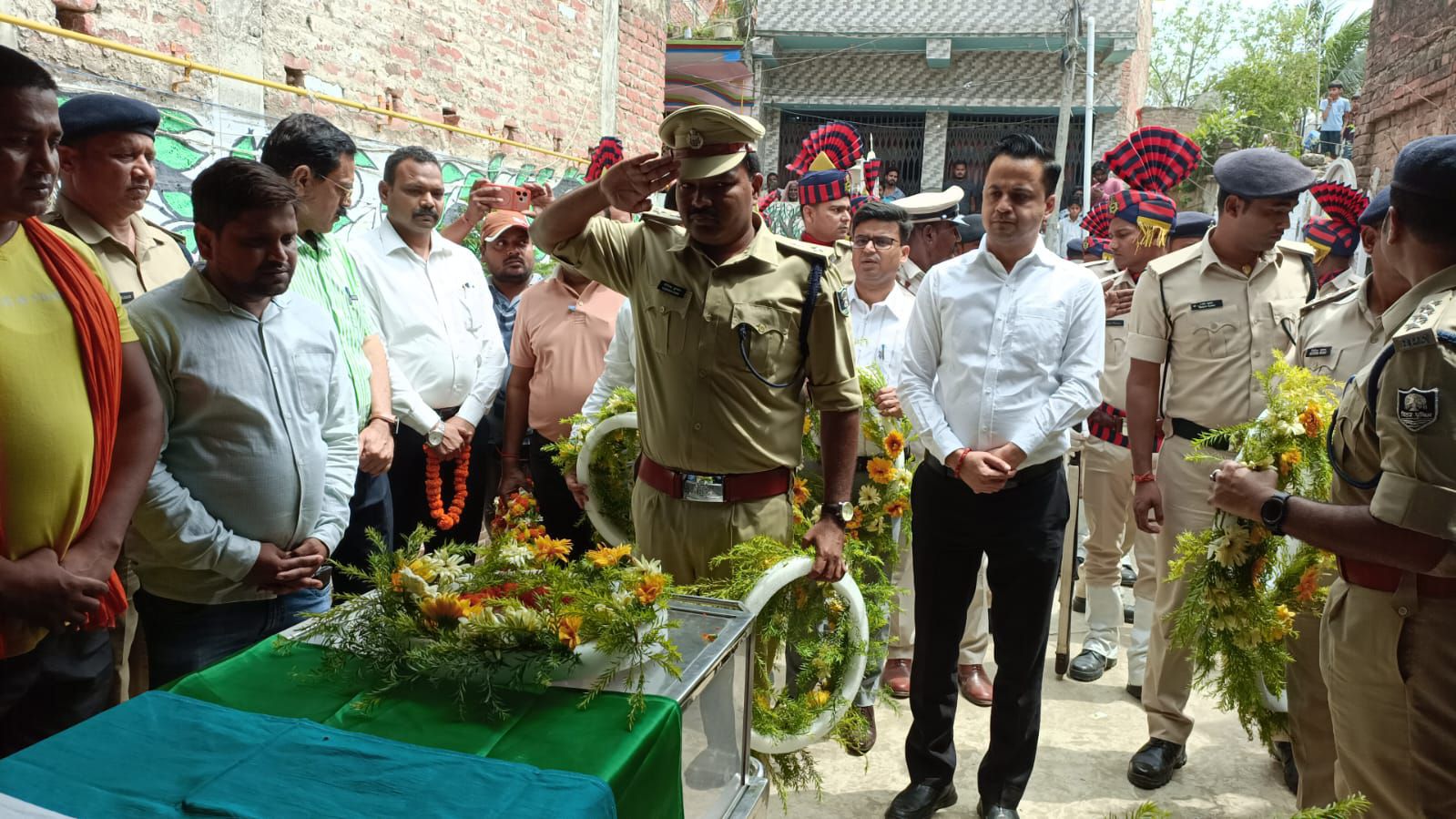 Madhubani Big News: राजकीय सम्मान और हर आंखें नम... सुल्तानगंज के शहीद अफ़सर की अंतिम विदाई... देखिए तस्वीरों से LIVE