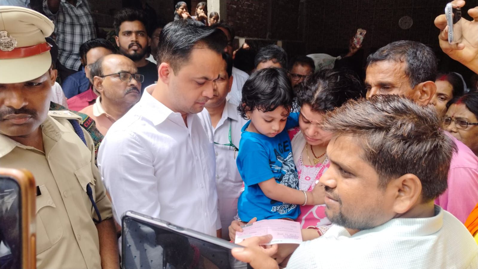 Madhubani Big News: राजकीय सम्मान और हर आंखें नम... सुल्तानगंज के शहीद अफ़सर की अंतिम विदाई... देखिए तस्वीरों से LIVE