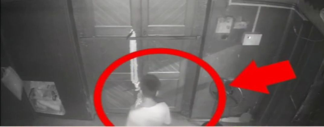 Munger News: मुंगेर मंदिर में पांच अपराधगर्दों की बड़ी चोरी, कैंपस में कूड़ा, ताला तोड़े, राम, लक्ष्मण, हनुमान की चांदी मुकुट ले उड़े