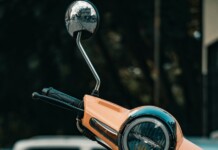 Electric Vehicles: भारत में तेज़ी से बढ़ रही है इलेक्ट्रिक वाहनों की डिमांड, जानिए सरकारी योजनाएं और चुनौतियां