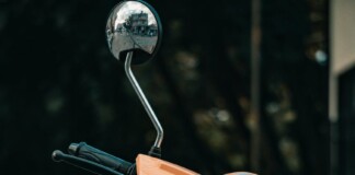 Electric Vehicles: भारत में तेज़ी से बढ़ रही है इलेक्ट्रिक वाहनों की डिमांड, जानिए सरकारी योजनाएं और चुनौतियां