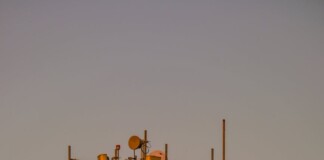 Madhubani News: मधुबनी में Mobile Tower पर चढ़ गईं युवती, आखिर क्या है पूरा माजरा? मौसी की शादी, रोई और !