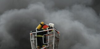 Sitamarhi Fire Accident: सीतामढ़ी में भीषण आग का तांडव, दर्जनों दुकानें खाक, लाखों का नुकसान