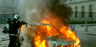 Nalanda News: शादी में जा रही कार में आग, बारात जा रही गाड़ी धू-धू कर जली, 10 बारातियों ने कूदकर बचाई जान