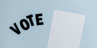 Darbhanga News: दरभंगा में 12 उमीदवार, लड़ाई में कोई नहीं…Unopposed Election से हुआ ऐतिहासिक चयन, BDO ने सौंपे जीत के प्रमाण