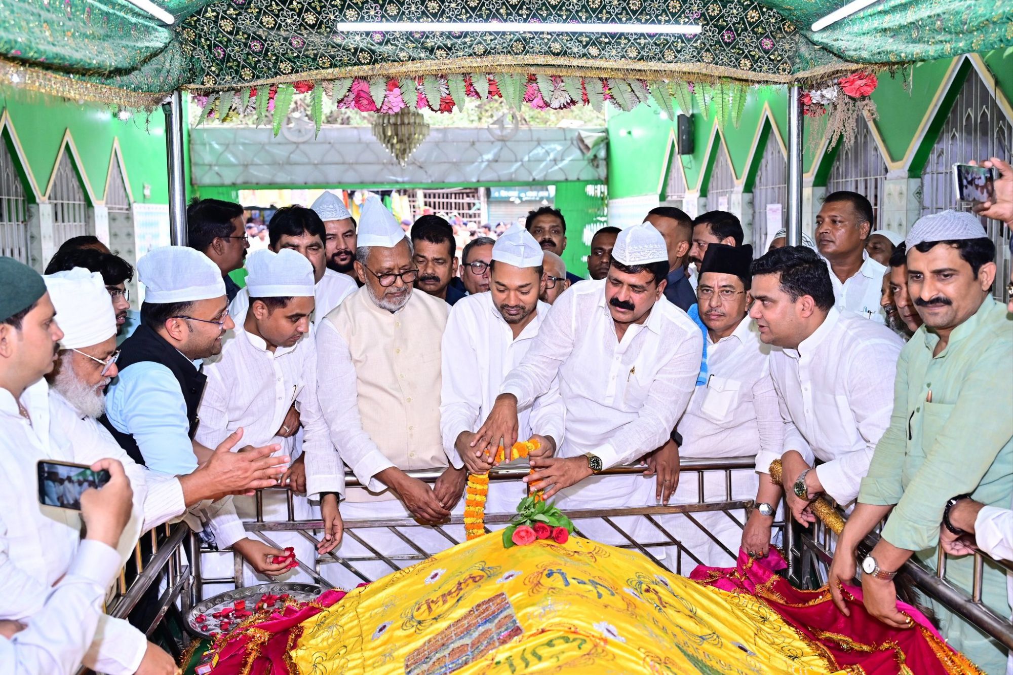 Bihar Health News: आते ही छाए बिहार के स्वास्थ्य मंत्री निशांत कुमार... चिकित्सा रिकॉर्ड होगा डिजिटलाइज , गांव में दिखेंगे डॉक्टर, पिलाई अधिकारियों को 11 कड़वी दवा... पढ़िए मजार पर चादरपोशी