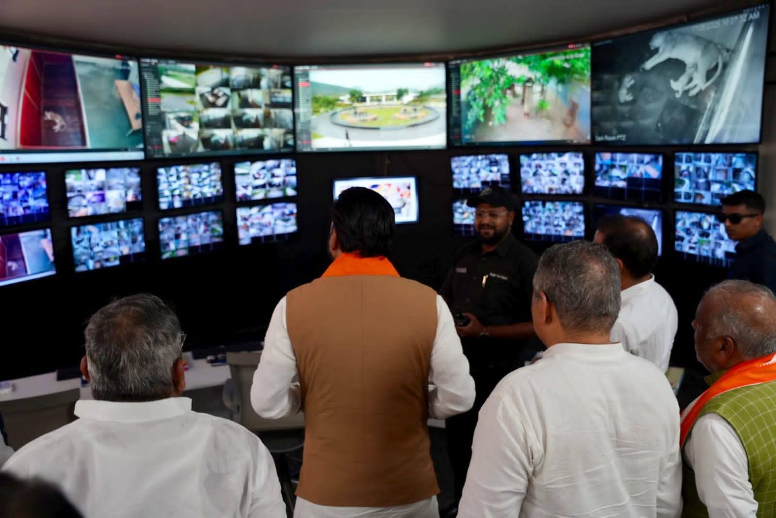 Bihar News: Sunday राजगीर सफारी के साथ, पहुंचे CM Samrat, सिंह शावक 'लक्ष्मी' को दिया नाम, देखी 'द वाइल्ड कॉल' फिल्म