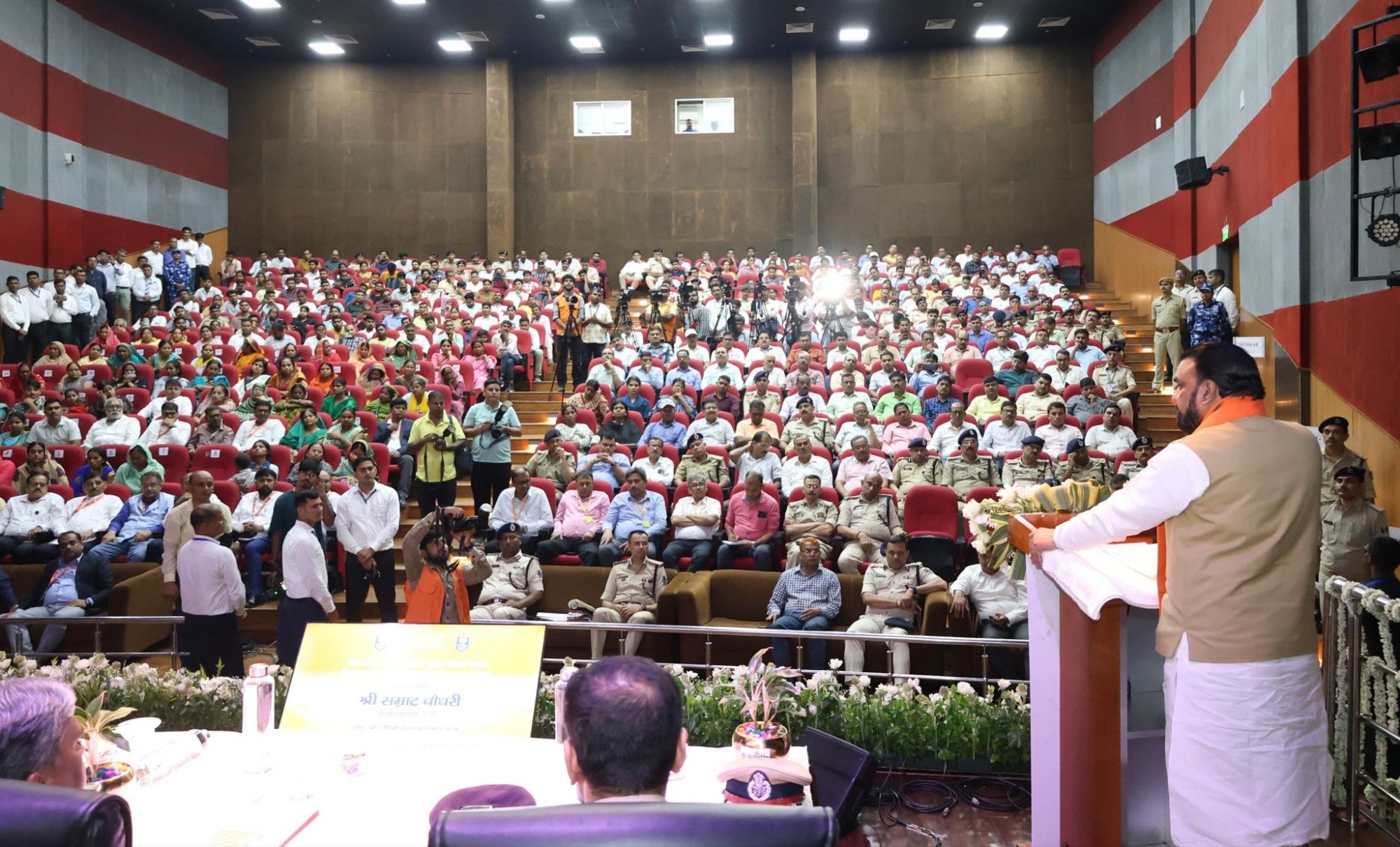 Bihar News: पुलिस बल से आएगा सुशासन: सड़क, बिजली और पानी से ऊपर बिहार के विकास का रास्ता, 5 लाख करोड़ निवेश का लक्ष्य – CM सम्राट चौधरी | Deshaj Times Bihar News: पुलिस बल से आएगा सुशासन: सड़क, बिजली और पानी से ऊपर बिहार के विकास का रास्ता, 5 लाख करोड़ निवेश का लक्ष्य – CM सम्राट चौधरी