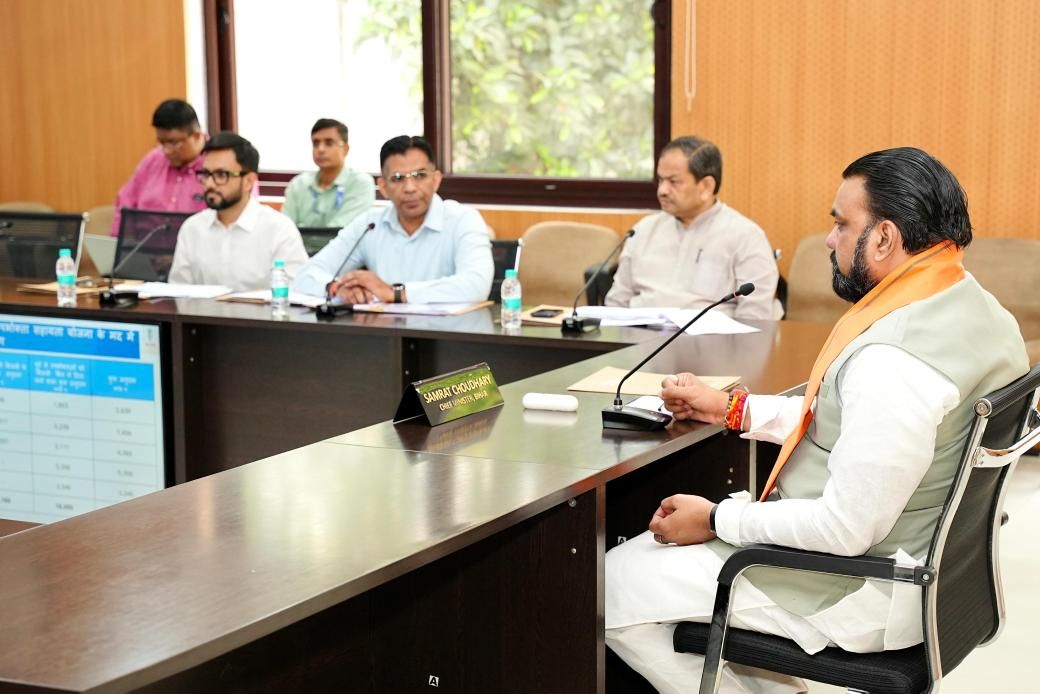 Bihar News: बिहार में अब 'बिजली कट' नहीं, 'सोलर प्लेट' दिखेगा, हर घर सूर्य, CM सम्राट का 5 पॉइंट में ऊर्जा के कड़े फैसले, बिजली आत्मनिर्भरता की नई इबारत | Deshaj Times Bihar News: बिहार में अब 'बिजली कट' नहीं, 'सोलर प्लेट' दिखेगा, हर घर सूर्य, CM सम्राट का 5 पॉइंट में ऊर्जा के कड़े फैसले, बिजली आत्मनिर्भरता की नई इबारत