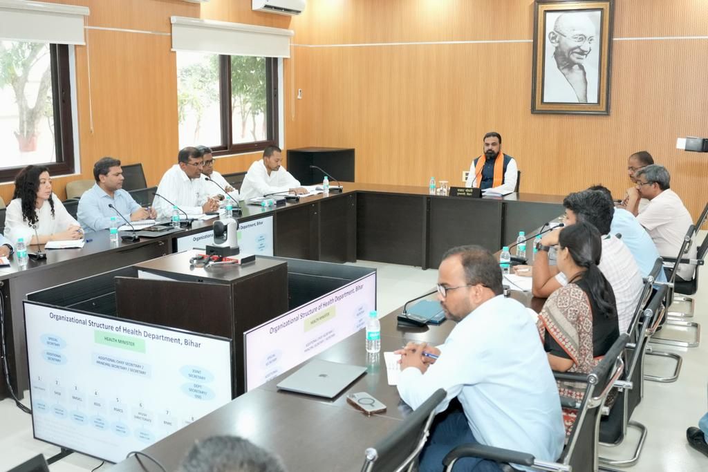 Bihar Health Infra Boost: बिहार में CM Samrat का बड़ा फैसला, PPP मॉडल पर बनेंगे मेडिकल कॉलेज, 15 अगस्त तक नई रेफरल सिस्टम, ग्रामीण क्षेत्रों में आधुनिक हेल्थ देने की तैयारी! | Deshaj Times Bihar Health Infra Boost: बिहार में CM Samrat का बड़ा फैसला, PPP मॉडल पर बनेंगे मेडिकल कॉलेज, 15 अगस्त तक नई रेफरल सिस्टम, ग्रामीण क्षेत्रों में आधुनिक हेल्थ देने की तैयारी!
