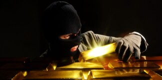Saran Gold Robbery: सारण में ‘बिहार सरकार’ लिखी गाड़ी से गोल्ड रॉबरी, लाल सायरन, ‘स्पेशल जांच टीम’ का अधिकारी और Patna से लौट रहे स्वर्ण व्यवसायियों से लाखों के जेवर और नकदी लूट, पढ़िए -फिल्मी अंदाज में वारदात