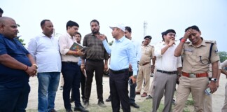 Bhagalpur News: भागलपुर नाव सेवा, DM और SSP ने किया घाटों का मुआयना, यात्रियों की सुरक्षा-सुविधा पर खास ध्यान