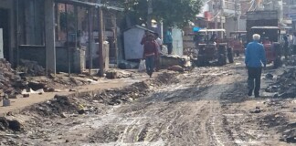 Darbhanga News: कमतौल को लगी जलजमाव की बीमारी, आखिर क्या है समस्या की जड़? कौन करेगा इलाज, कीचड़, गंदगी, व्यापार ठप!