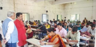Darbhanga News: आचार्य, शास्त्री और उपशास्त्री… Sanskrit University Exams शुरू, VC लक्ष्मीनिवास पांडेय का औचक निरीक्षण, जानिए क्या हैं खास बातें