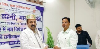 Darbhanga News: दरभंगा में राजस्व प्राप्ति, भूमि निबंधन और शराबबंदी पर फॉर्म में दिखे मंत्री मदन सहनी, अधिकारियों की लगी क्लास, मिला टास्क!