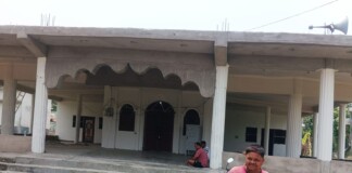 Darbhanga News: अलीनगर में गहराया मंदिर भूमि विवाद, राधाकृष्ण ठाकुरबारी की चारदीवारी बनी फसाद की जड़